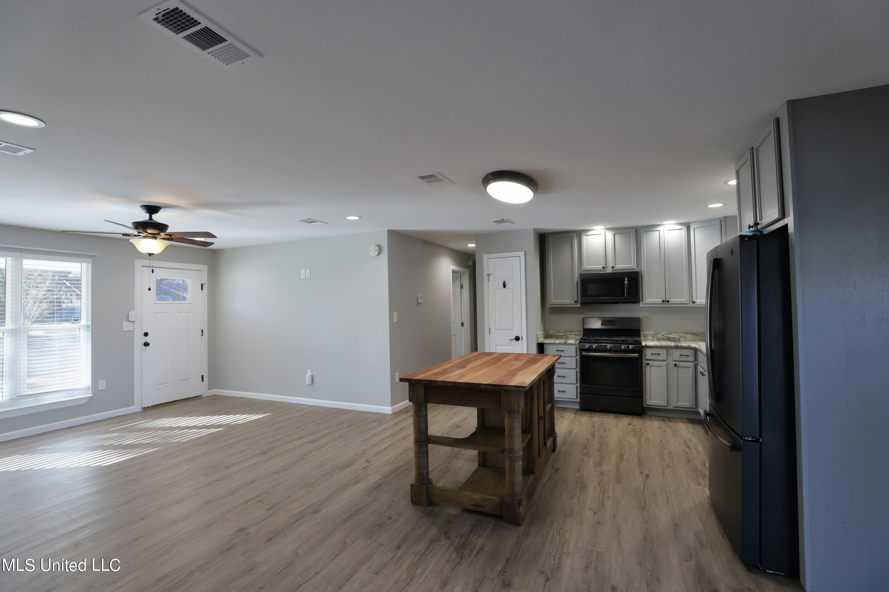 402 Jim Money Road Biloxi, MS 39531 - Photo 10 of 20 Kitchen