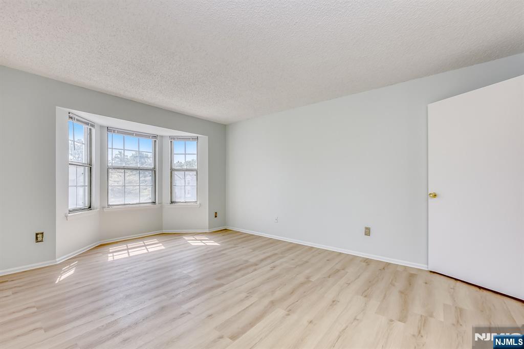 959 Juniper Way Mahwah, NJ 07430 - Photo 10 of 19