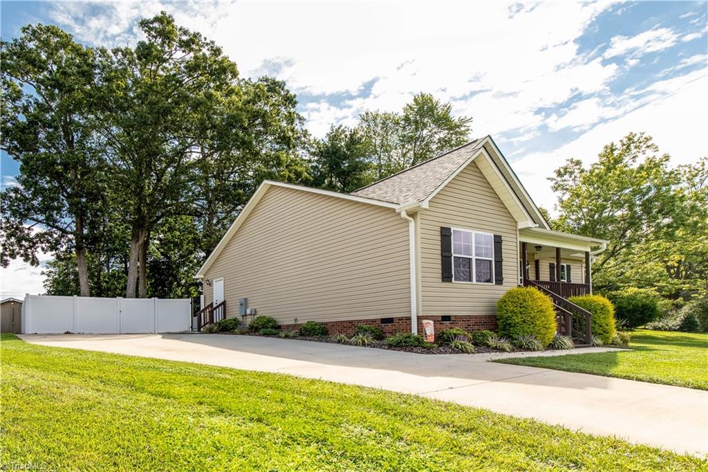 4354 Briarcliff Road Thomasville, NC 27360 - Photo 17 of 19 Gallery Image 17