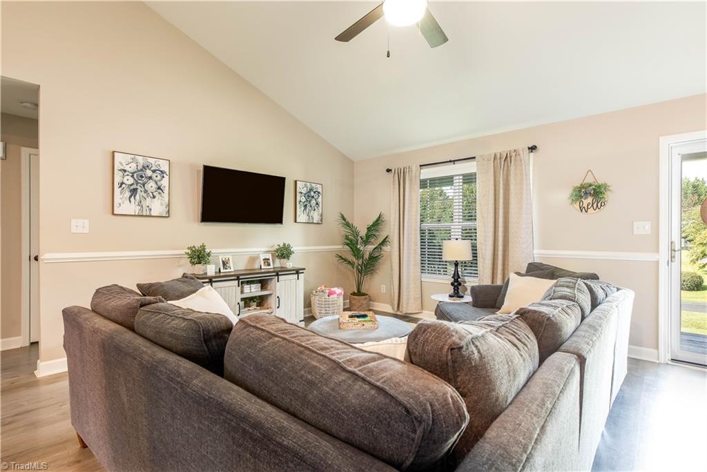 4354 Briarcliff Road Thomasville, NC 27360 - Photo 4 of 19 Gallery Image 4