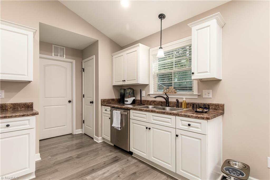 4354 Briarcliff Road Thomasville, NC 27360 - Photo 6 of 19 Gallery Image 6