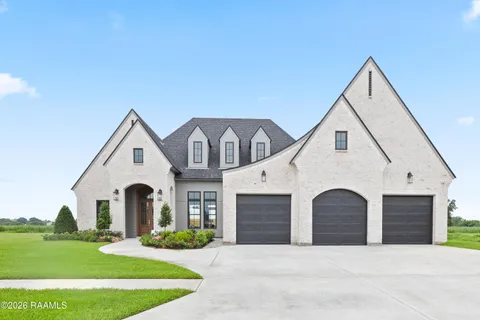 $840,720 | 201 Sabal Bnd Drive, Youngsville, LA 70592