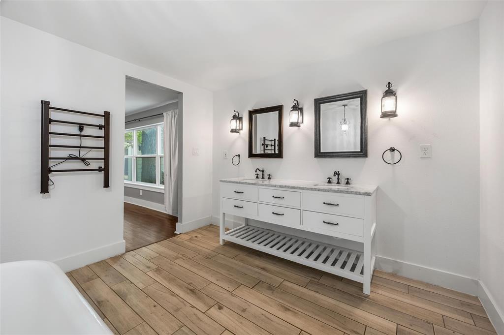 2524 Watauga Road Fort Worth, TX 76111 - Photo 16 of 31 Luxurious touches the heated towel rack and custom fixtures