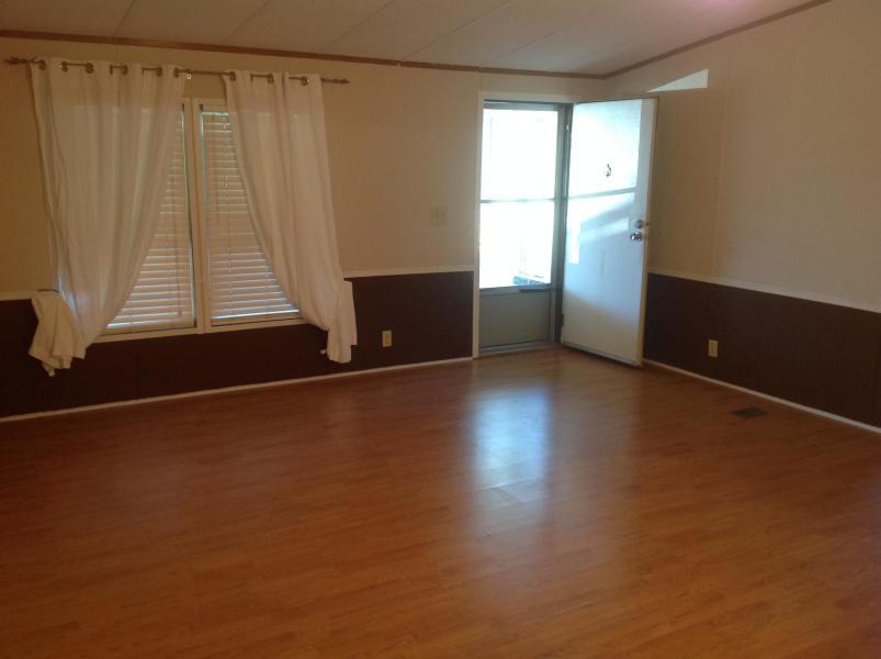 105 Edgewood Terrace Linving room entran