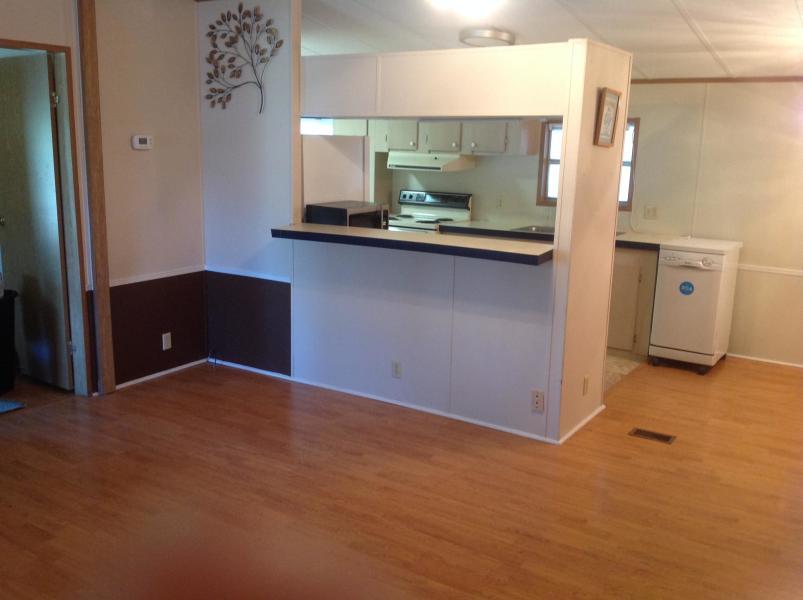 105 Edgewood Terrace looing into kitchen