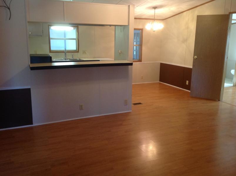 105 Edgewood Terrace looking into dining