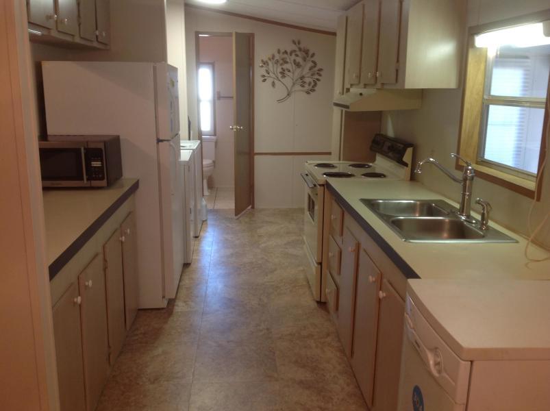 105 Edgewood Terrace Kitchen