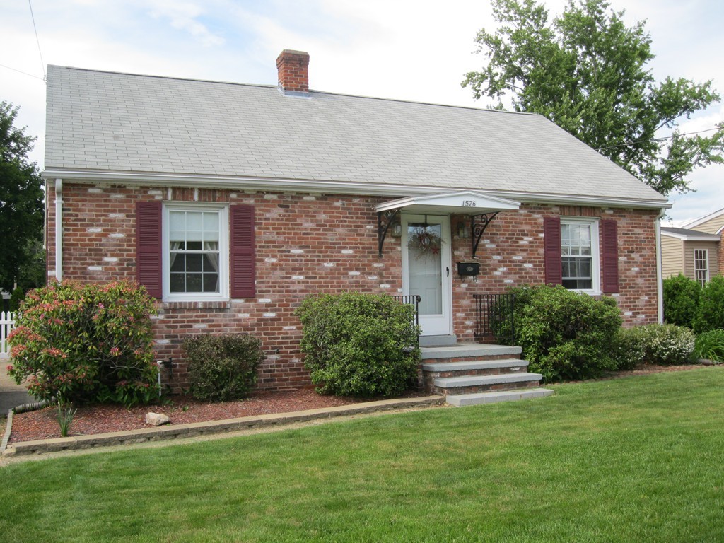 1576 Westover Road Chicopee, MA 01020 - Photo 1 of 19 Gallery Image 1