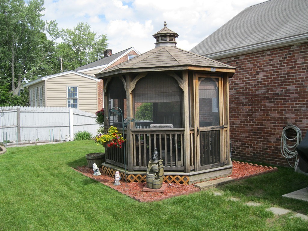 1576 Westover Road Chicopee, MA 01020 - Photo 17 of 19 Gallery Image 17