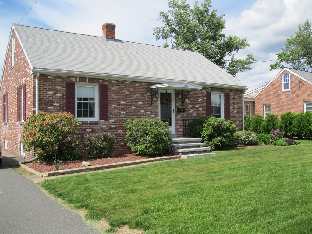 1576 Westover Road Chicopee, MA 01020 - Photo 2 of 19 Gallery Image 2