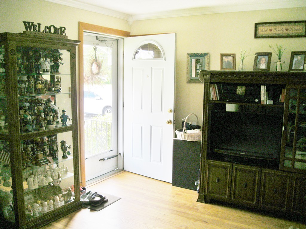 1576 Westover Road Chicopee, MA 01020 - Photo 3 of 19 Gallery Image 3