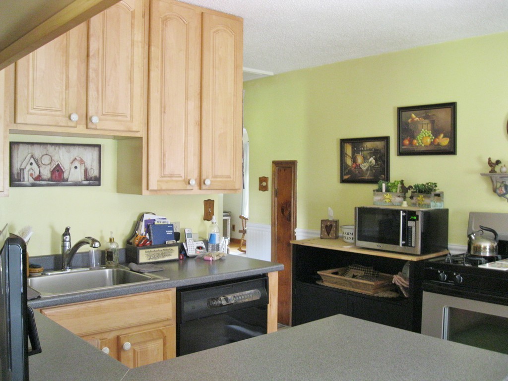 1576 Westover Road Chicopee, MA 01020 - Photo 9 of 19 Gallery Image 9