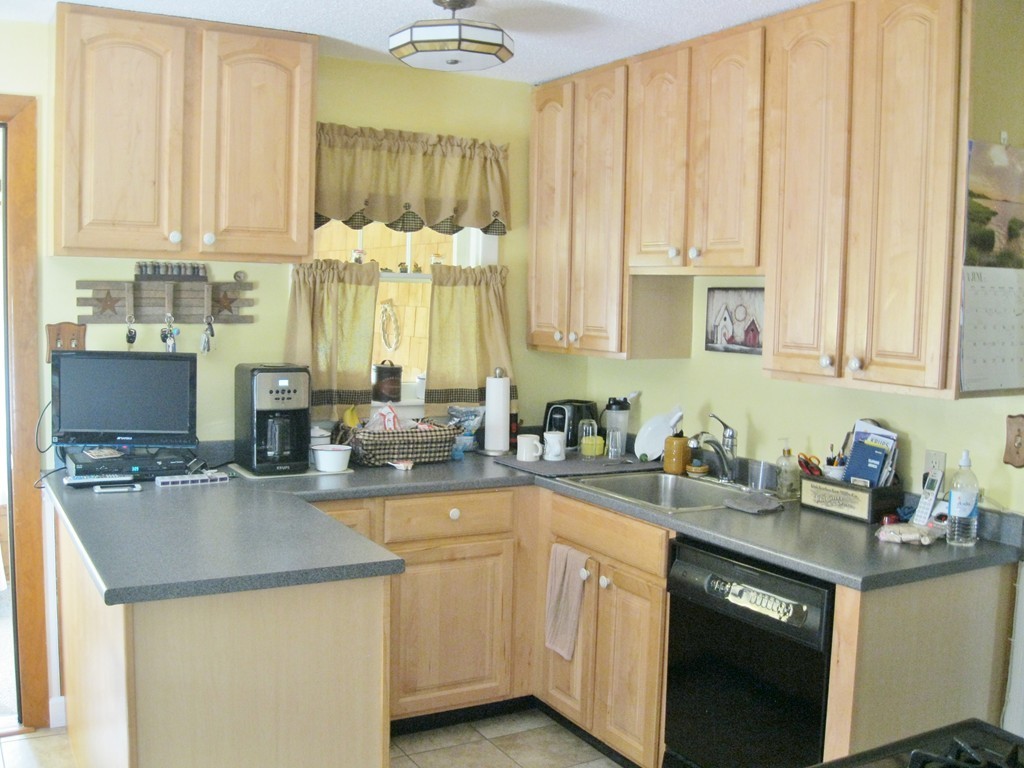 1576 Westover Road Chicopee, MA 01020 - Photo 10 of 19 Gallery Image 10
