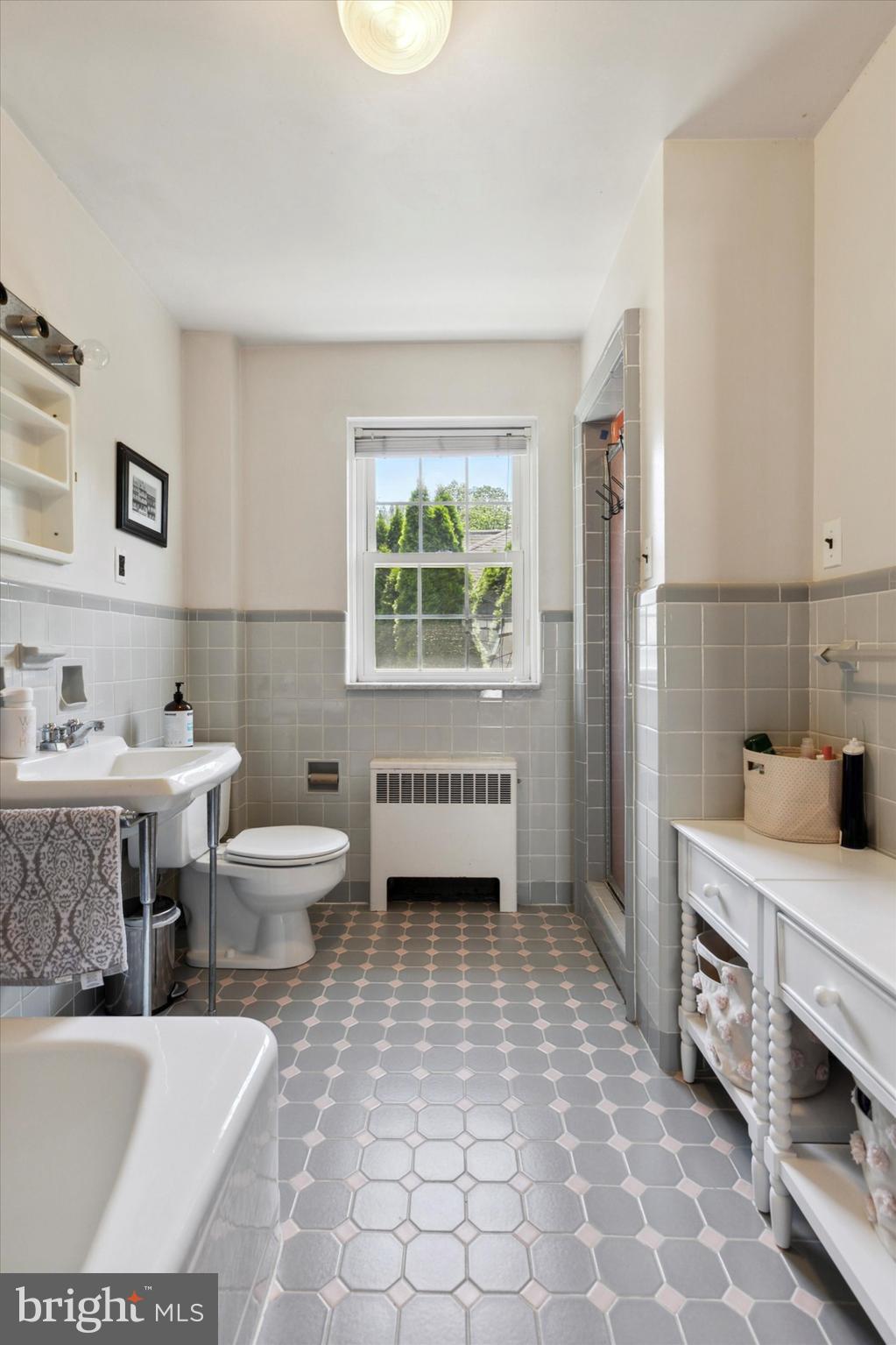 107 Calvarese Lane Wayne, PA 19087 - Photo 12 of 23 Main bathroom