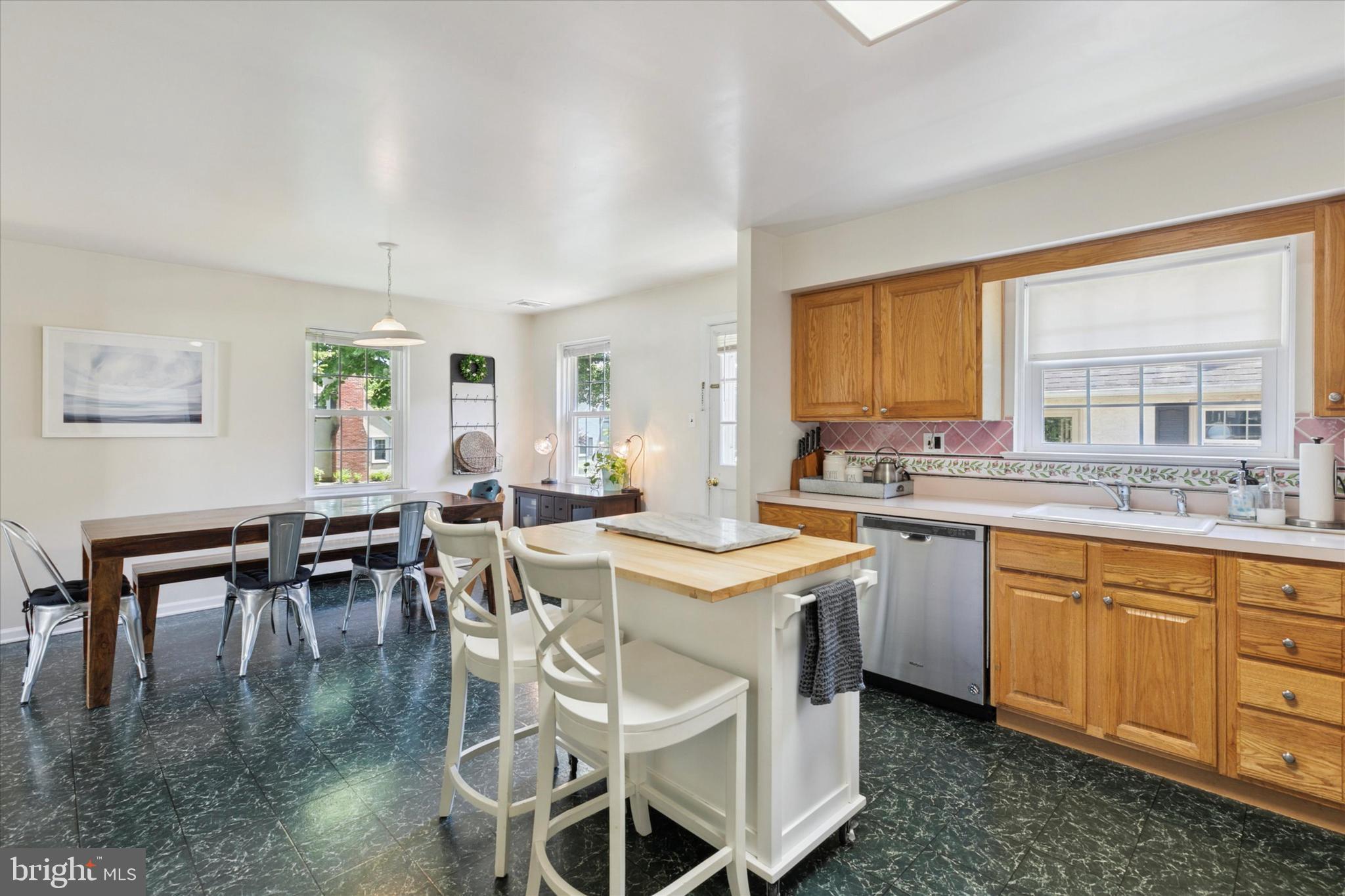 107 Calvarese Lane Wayne, PA 19087 - Photo 4 of 23 eat-in kitchen