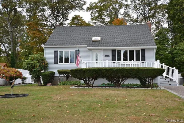 $499,000 | 120 Arlington Road, Lake Ronkonkoma, NY 11779