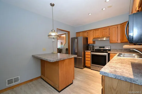 $499,000 | 120 Arlington Road, Lake Ronkonkoma, NY 11779