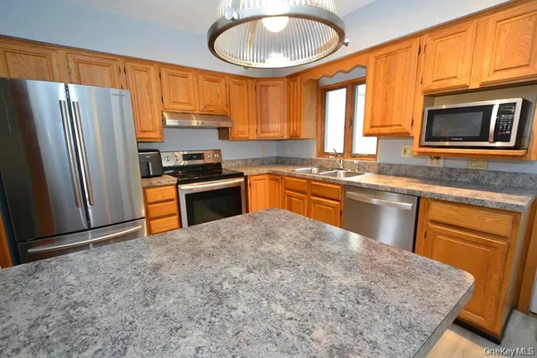 $499,000 | 120 Arlington Road, Lake Ronkonkoma, NY 11779