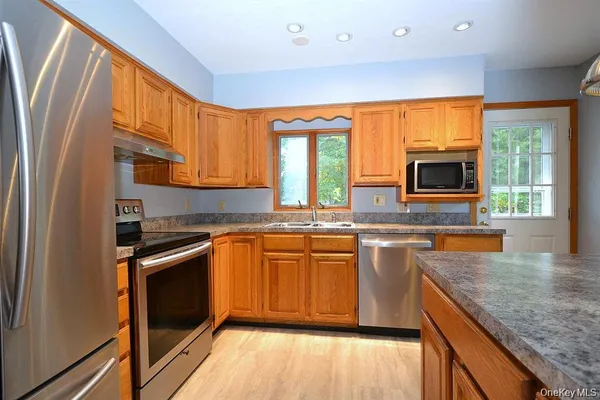 $499,000 | 120 Arlington Road, Lake Ronkonkoma, NY 11779