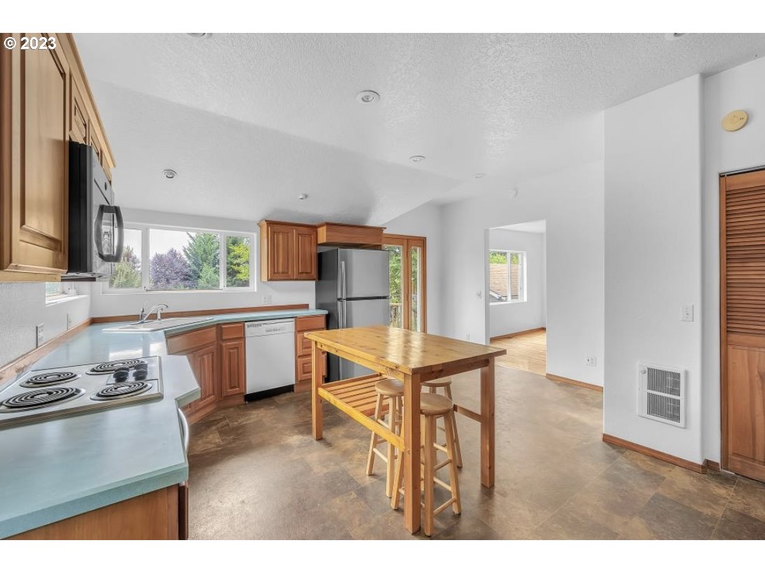 61242 Barger Road St. Helens, OR 97051 - Photo 15 of 35 Kitchen