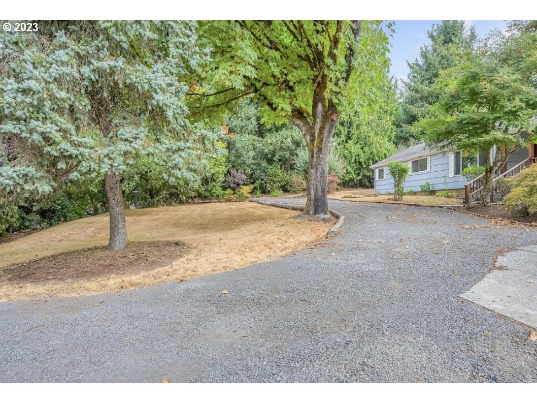61242 Barger Road St. Helens, OR 97051 - Photo 4 of 35 Driveway