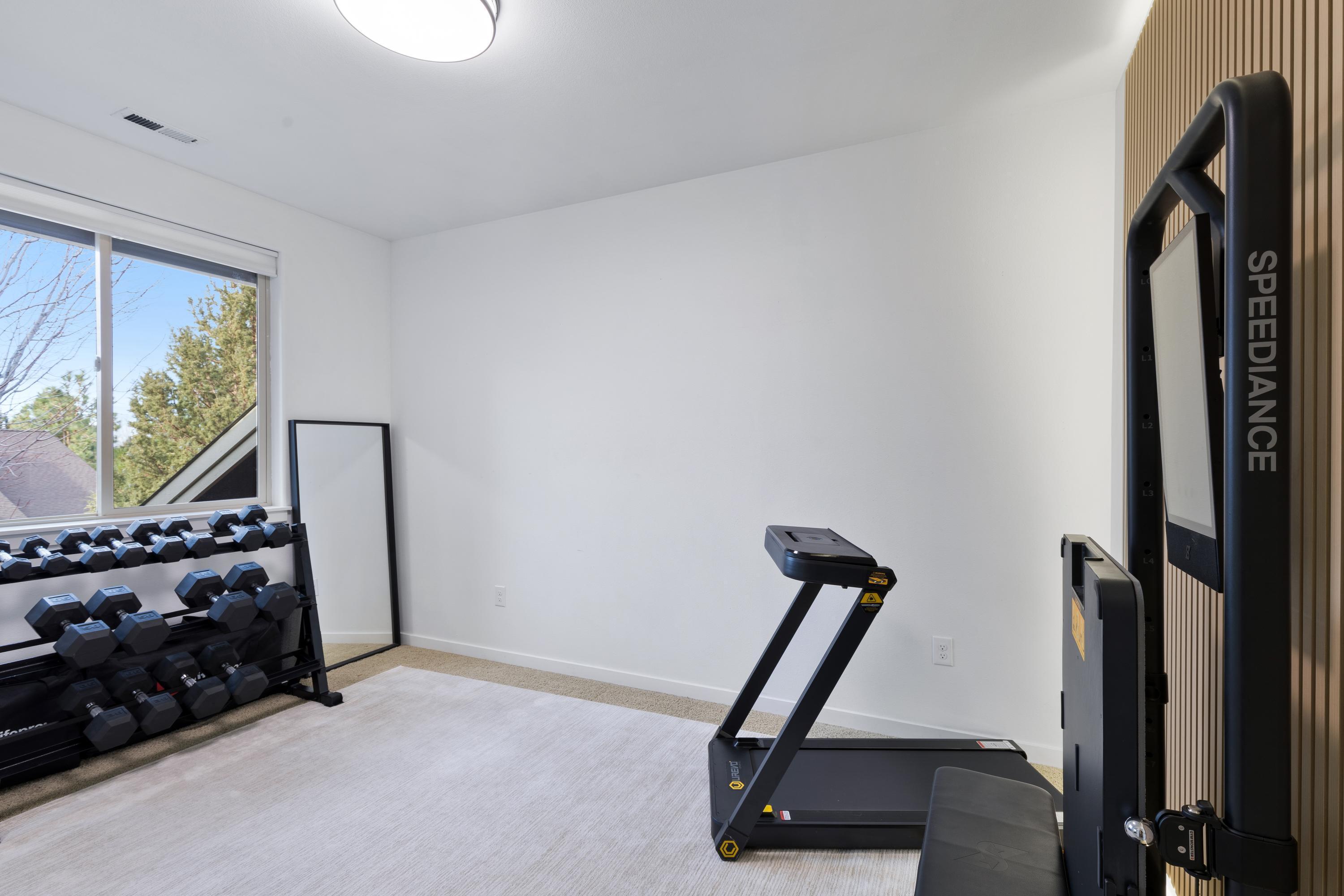 1281 Highland View Loop Redmond, OR 97756 - Photo 22 of 42 Second Bedroom