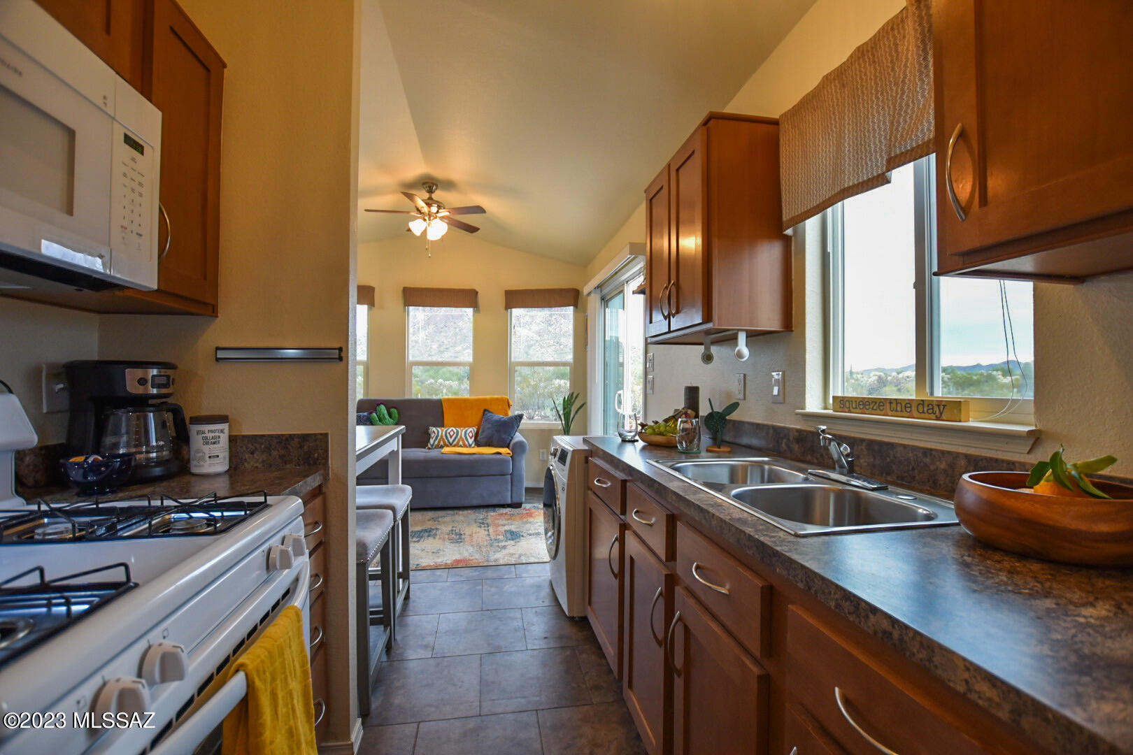 7585 North Van Ark Road Tucson, AZ 85743 - Photo 11 of 23