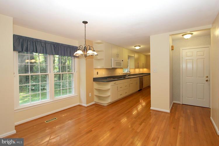 4401 Rendale Court Olney, MD 20832 - Photo 13 of 30 Breakfast area