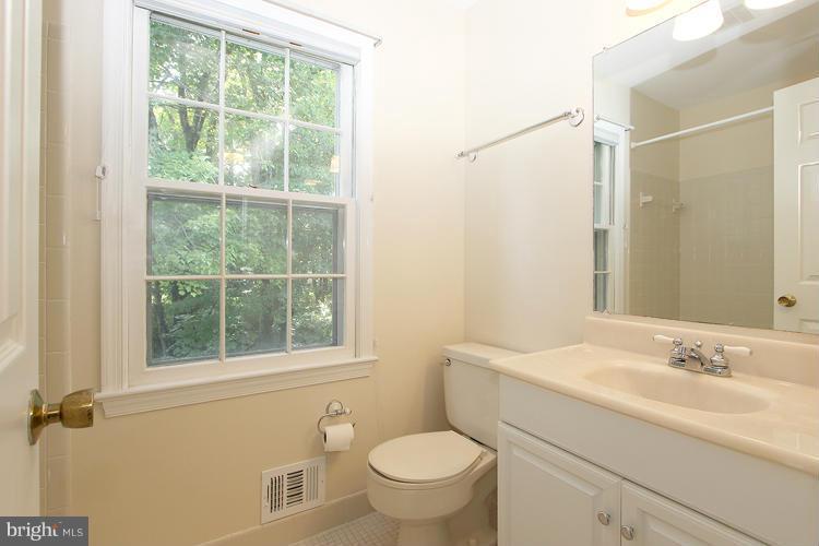4401 Rendale Court Olney, MD 20832 - Photo 18 of 30 Hallway full bath