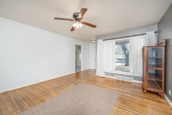 $129,900 | 623 South Central Avenue, Mulvane, KS 67110