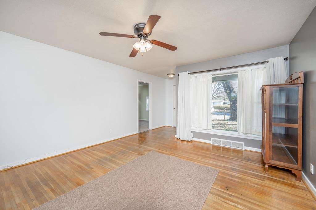 623 South Central Avenue Mulvane, KS 67110 - Photo 8 of 35