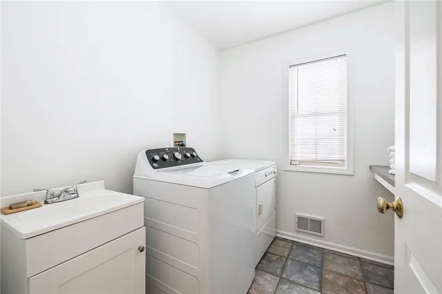 $390,000 | 2 Country Village Lane, Parma, NY 14468