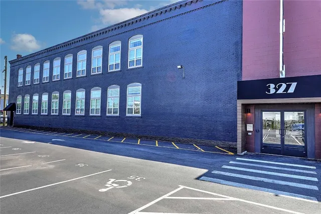 $1,650 | 327 Pine Street, Unit 1022, Pawtucket, RI 02860