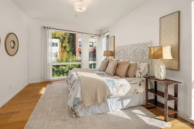 $999,900 | 629 13th Avenue East, Seattle, WA 98102