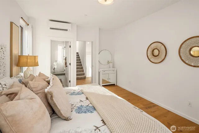 $999,900 | 629 13th Avenue East, Seattle, WA 98102