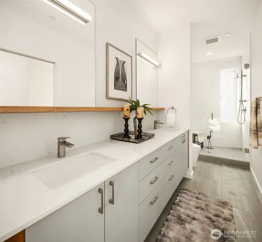 $999,900 | 629 13th Avenue East, Seattle, WA 98102