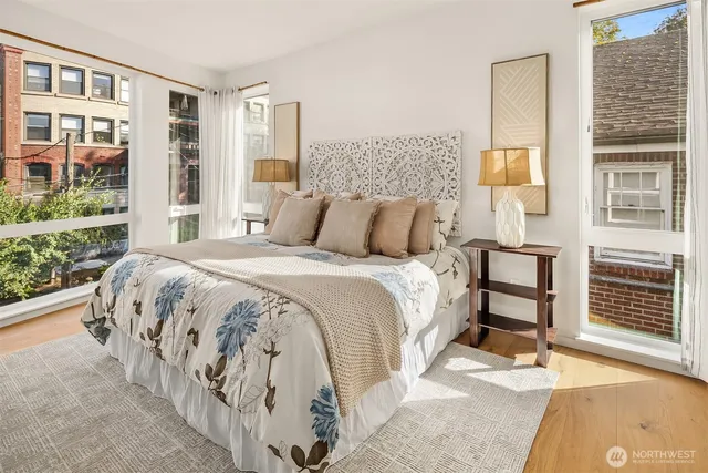 $999,900 | 629 13th Avenue East, Seattle, WA 98102