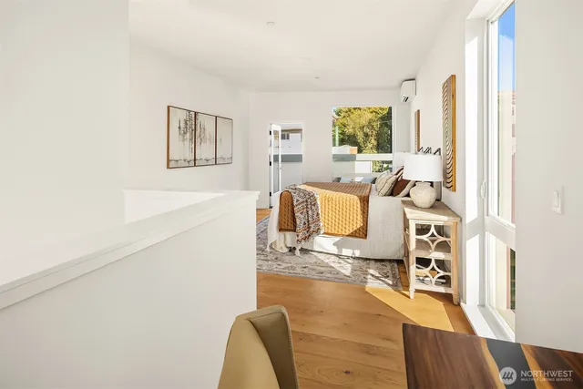 $999,900 | 629 13th Avenue East, Seattle, WA 98102