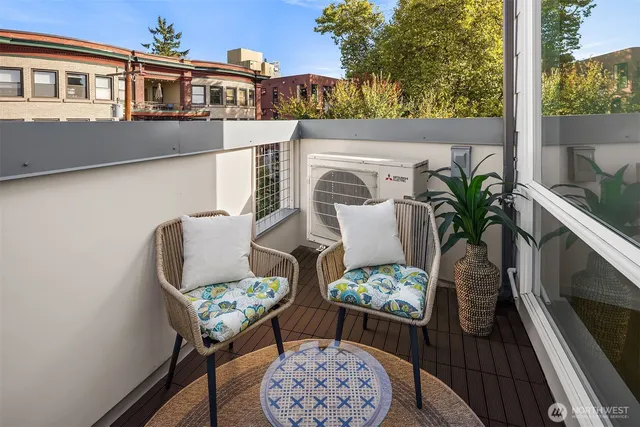 $999,900 | 629 13th Avenue East, Seattle, WA 98102