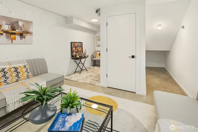 $999,900 | 629 13th Avenue East, Seattle, WA 98102