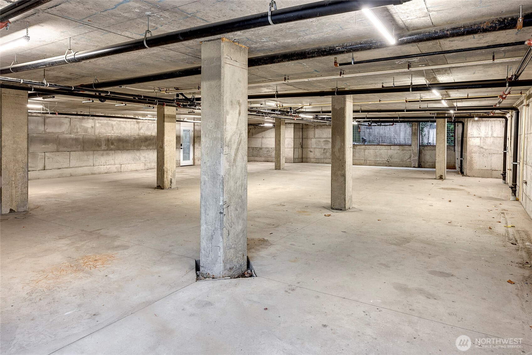 629 13th Avenue East Seattle, WA 98102 - Photo 30 of 36 a view of empty room