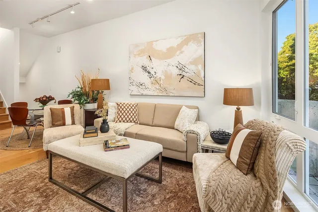 $999,900 | 629 13th Avenue East, Seattle, WA 98102