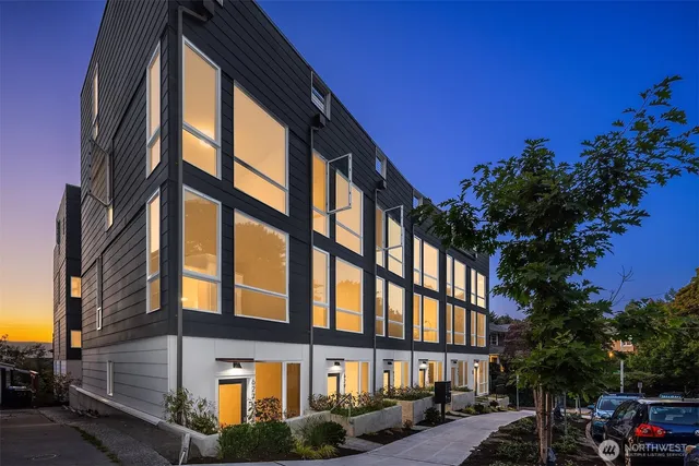 $999,900 | 629 13th Avenue East, Seattle, WA 98102