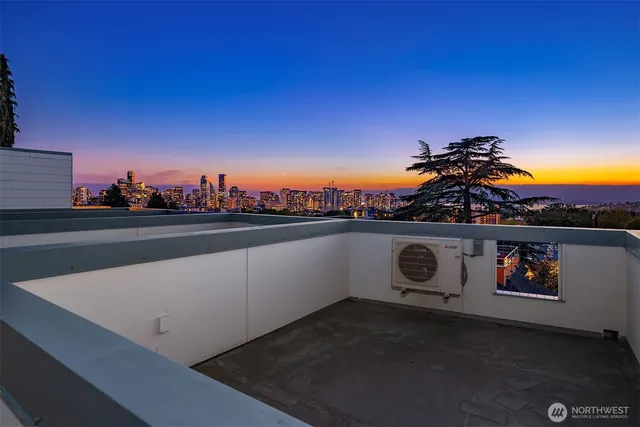 $999,900 | 629 13th Avenue East, Seattle, WA 98102