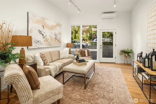 $999,900 | 629 13th Avenue East, Seattle, WA 98102