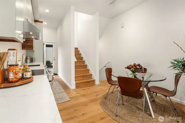 $999,900 | 629 13th Avenue East, Seattle, WA 98102