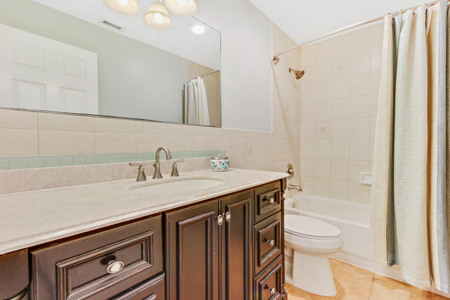 17633 Cinquez Park Road West Jupiter, FL 33458 - Photo 14 of 20 Bathroom 2