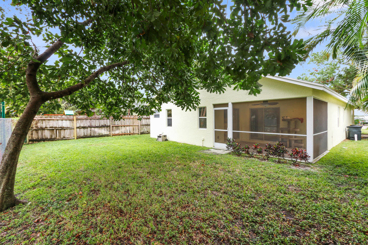 17633 Cinquez Park Road West Jupiter, FL 33458 - Photo 18 of 20 Large Backyard