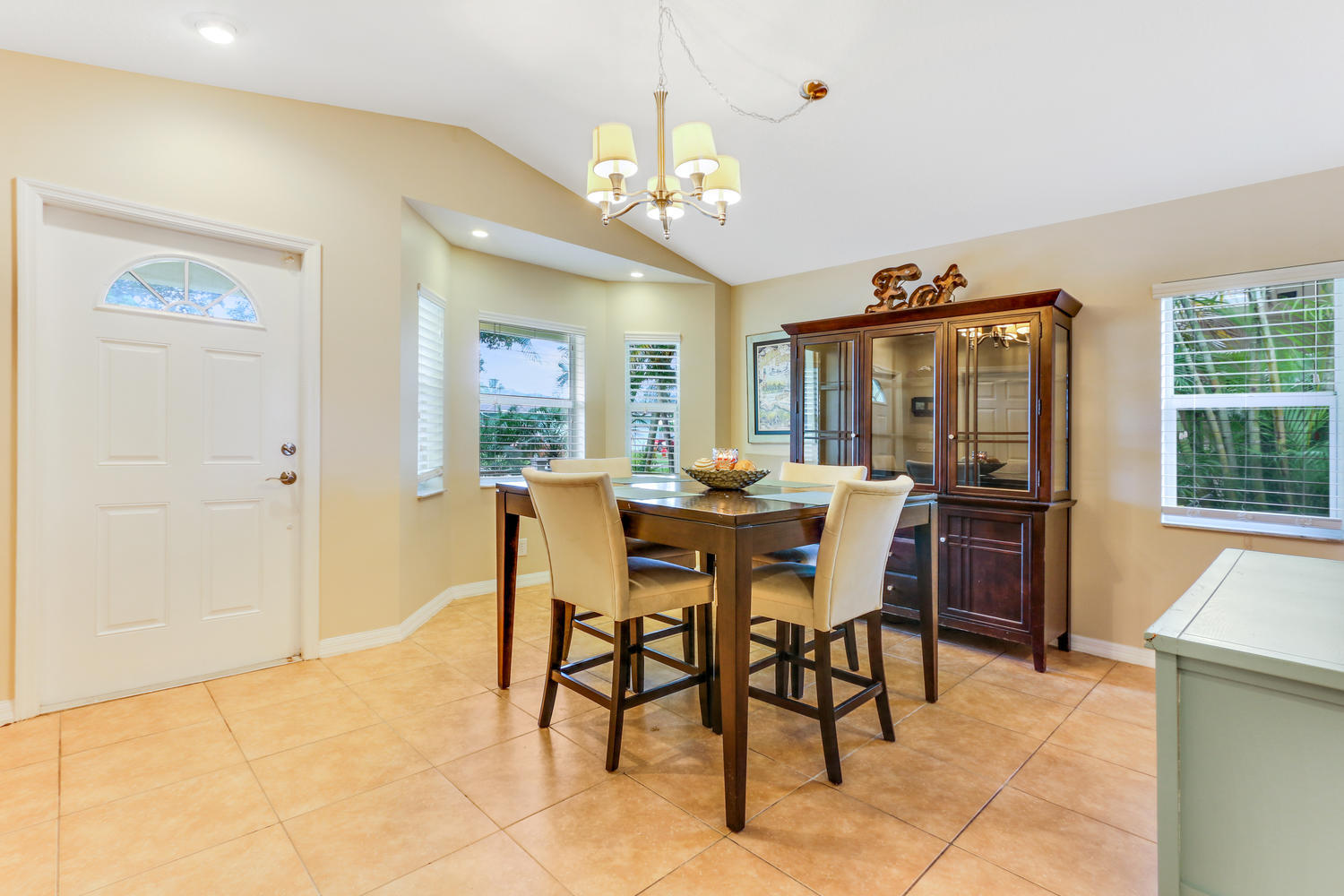 17633 Cinquez Park Road West Jupiter, FL 33458 - Photo 4 of 20 Foyer & Formal Dining Area