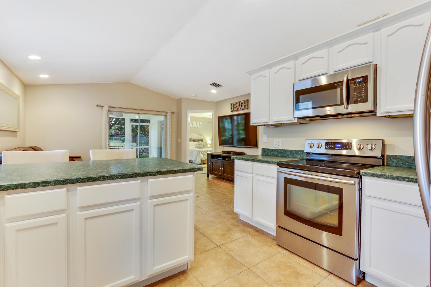 17633 Cinquez Park Road West Jupiter, FL 33458 - Photo 6 of 20 Kitchen